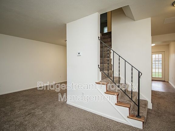 4th image of 656 Randler Ave