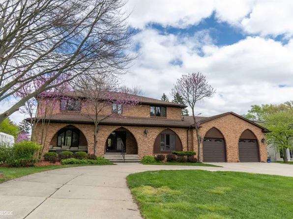 37900 Saddle Ln, Clinton Township, MI 48036