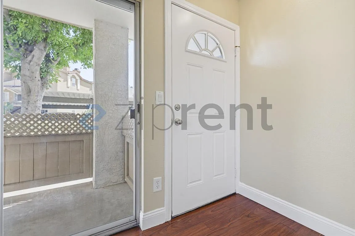 1 bed, 720 sqft, $1,900 — Photo 3