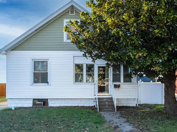 224 S 7th St, Wood River, IL 62095