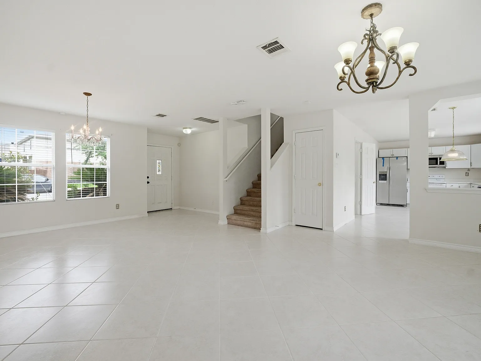 3 bed, 2.5 bath, 1988 sqft, $2,025 — Photo 4