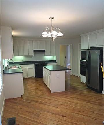 5th image of 4915 Lealand Ln