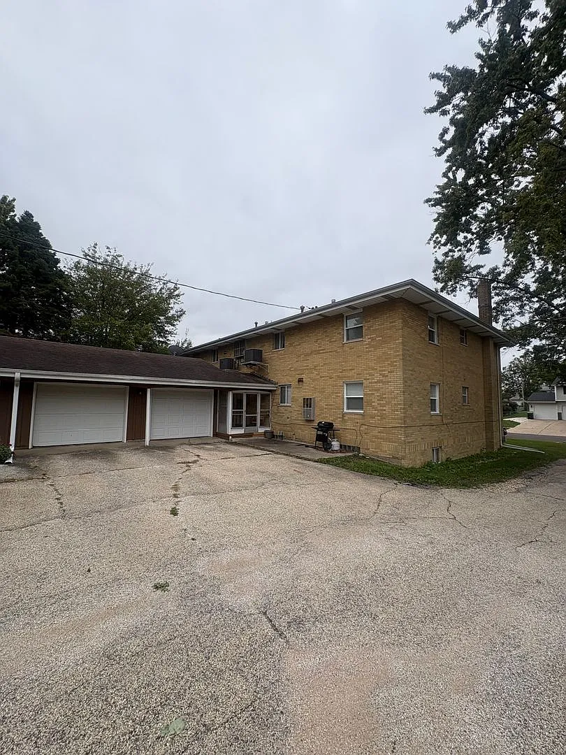 603 Devonshire Rd — Photo 2