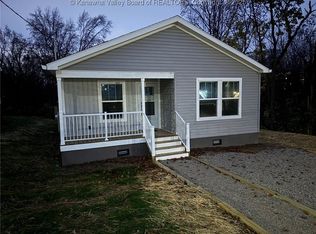 902 Price St, Charleston, WV 25302