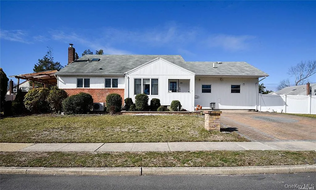 3 bed, 2.0 bath, 2100 sqft, $5,000 — Photo 3
