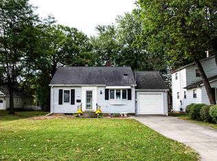 825 E Cecil St, Neenah, WI 54956