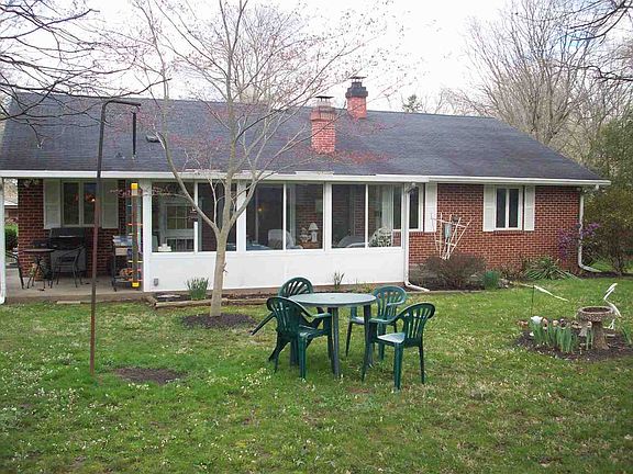 2nd image of 914 Woodmere Dr