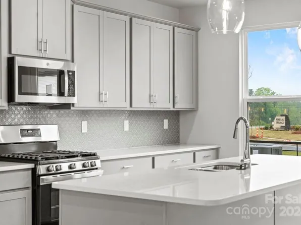 1544 Blanche St, Charlotte, NC 28262