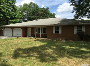 59 Brooklyn Ave, West Babylon, NY