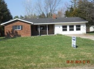 12190 Stratford Dr, Saint Charles, MI 48655