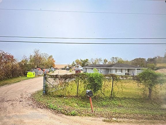 3rd image of 1607 Gault Rd