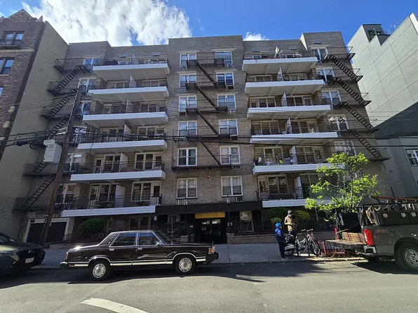 3044 29th St APT 4V, Astoria, NY 11102