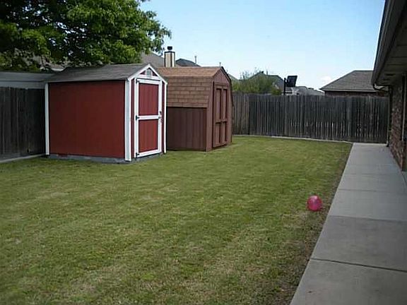 5th image of 1109 SW 128th St