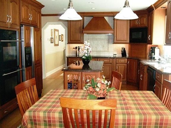 2 Eat-in Kitchen and Island