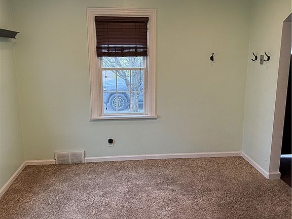 3rd image of 719 Jeanette Ave