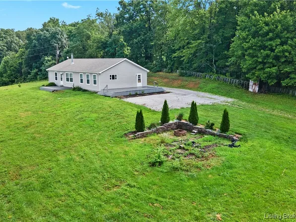 8807 E Lost College Road, Pekin, IN 47165