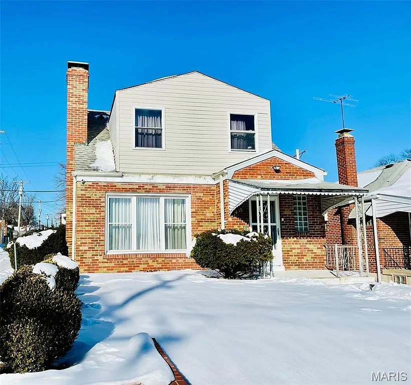 1439 McLaran Ave photo 1