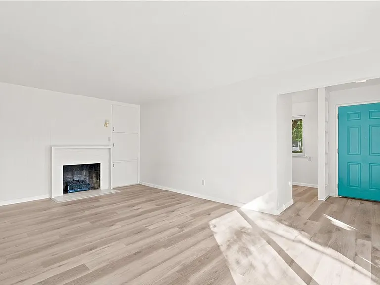 5121 Earls Ct — Photo 3