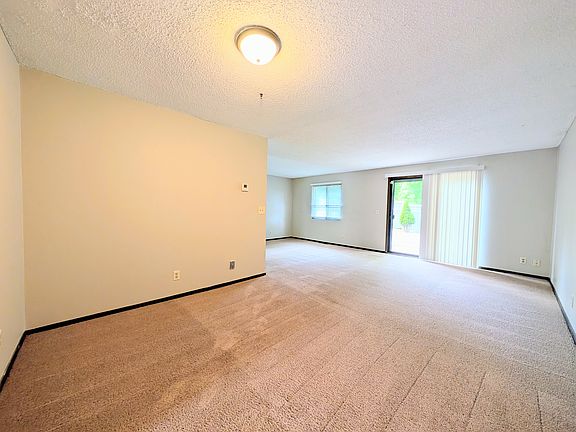 4th image of 170 Wentworth Ave W APT E