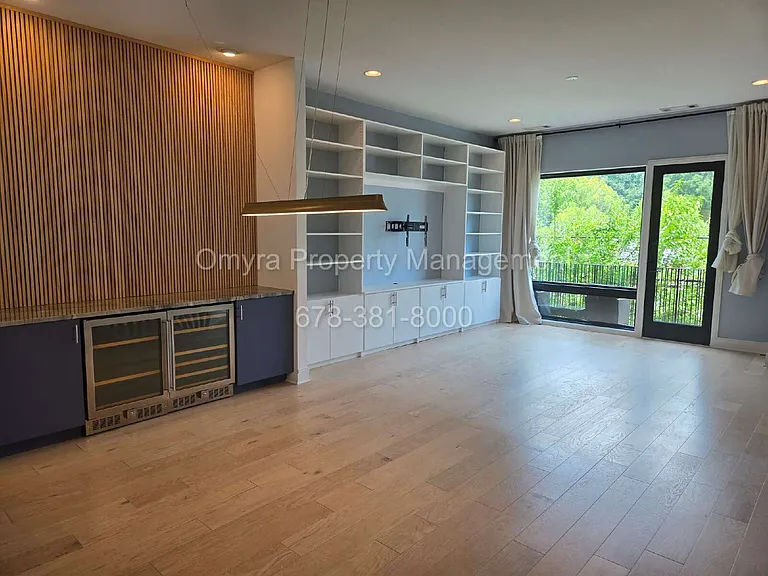 1307 Glenwood Ave SE — Photo 3