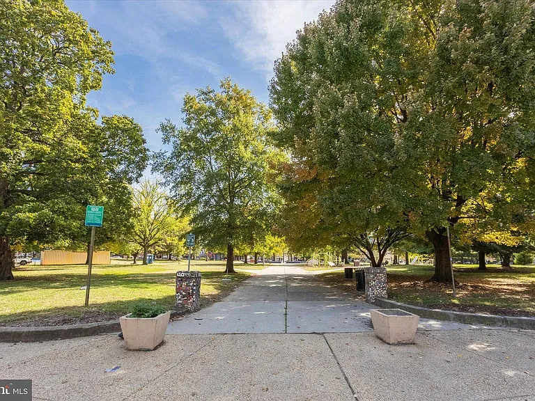 Dog and kid friendly Park