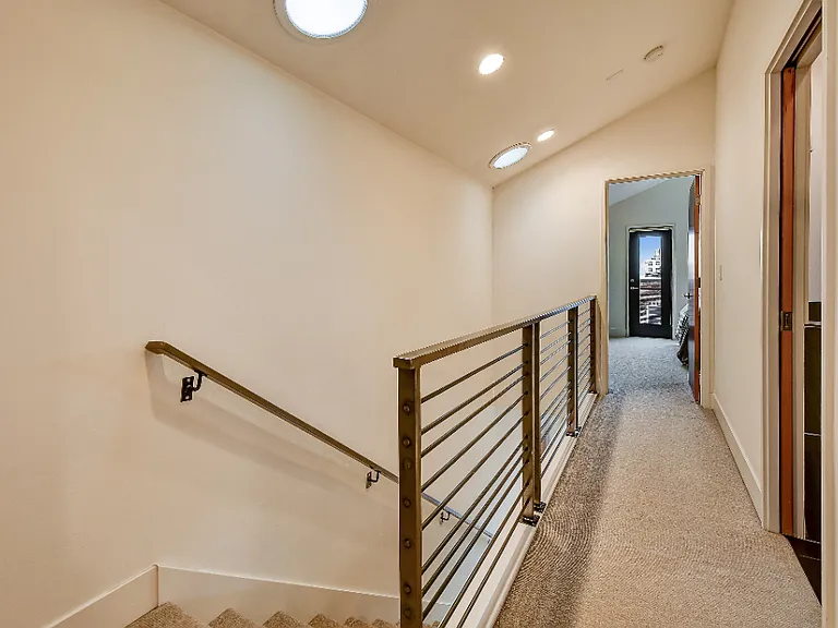 215B 12th Ave E #B — Photo 11