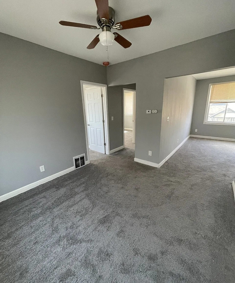 2 bed, 900 sqft, $1,100 — Photo 2