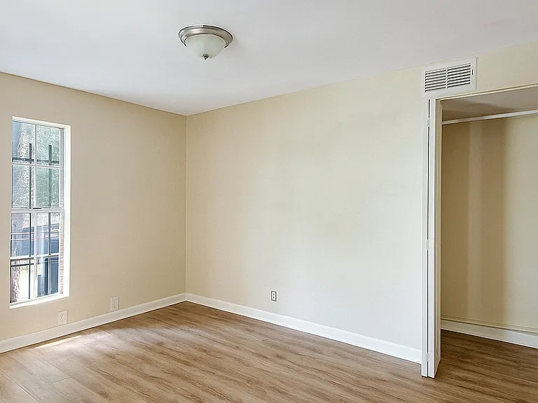 2325 Spring Park Rd #1 — Photo 4