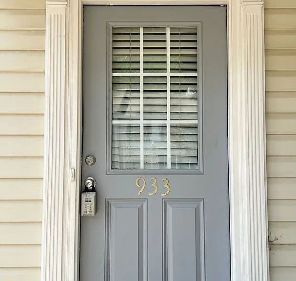 933 Prestwyck Ct — Photo 2