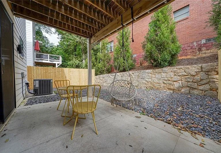 829 Barnett St NE — Photo 40