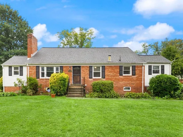 8904 Fort Dr, Manassas, VA 20110