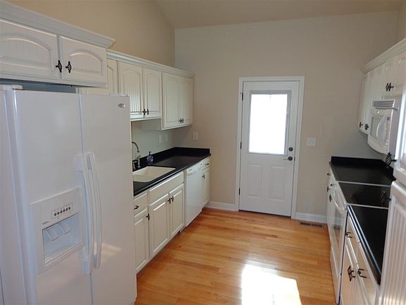 3rd image of 3001 Villas Creekside Dr