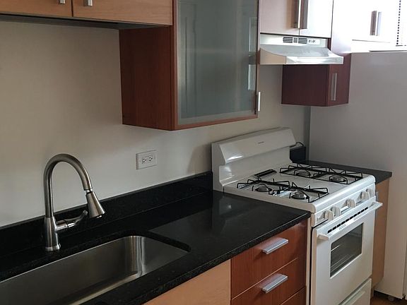 5th image of 1419 W Leland Ave #2