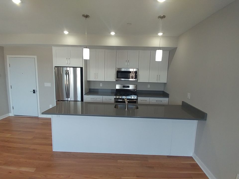 1st image of 2333-47 Fairmount Ave #207