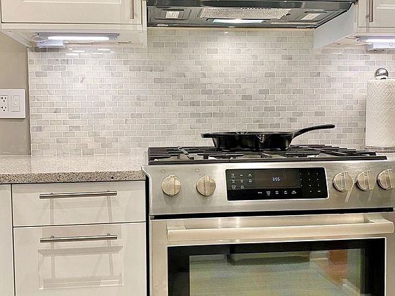 4th image of 160 E 97th St #3