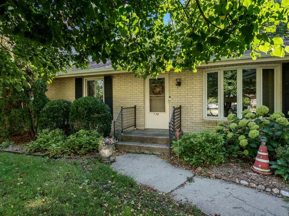 739 Roosevelt Rd, Machesney Park, IL 61115
