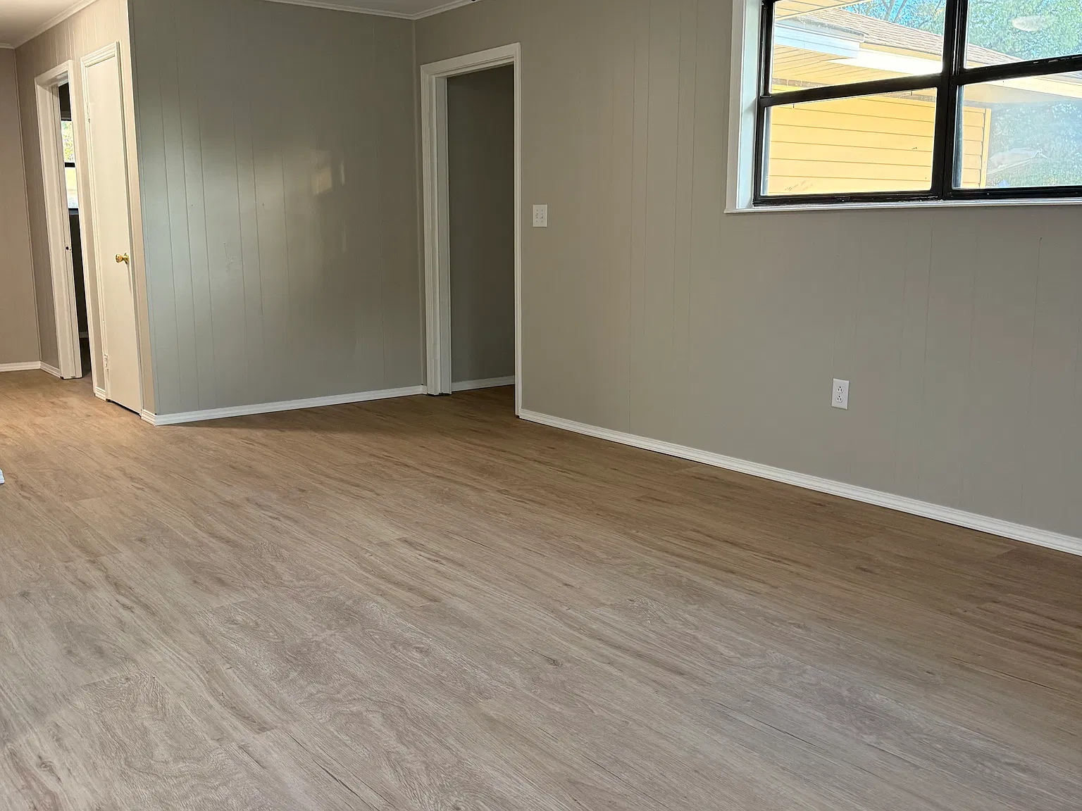 3 bed, 1000 sqft, $1,200 — Photo 2