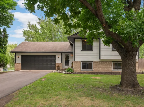 8900 Rosewood Ln N, Maple Grove, MN 55369