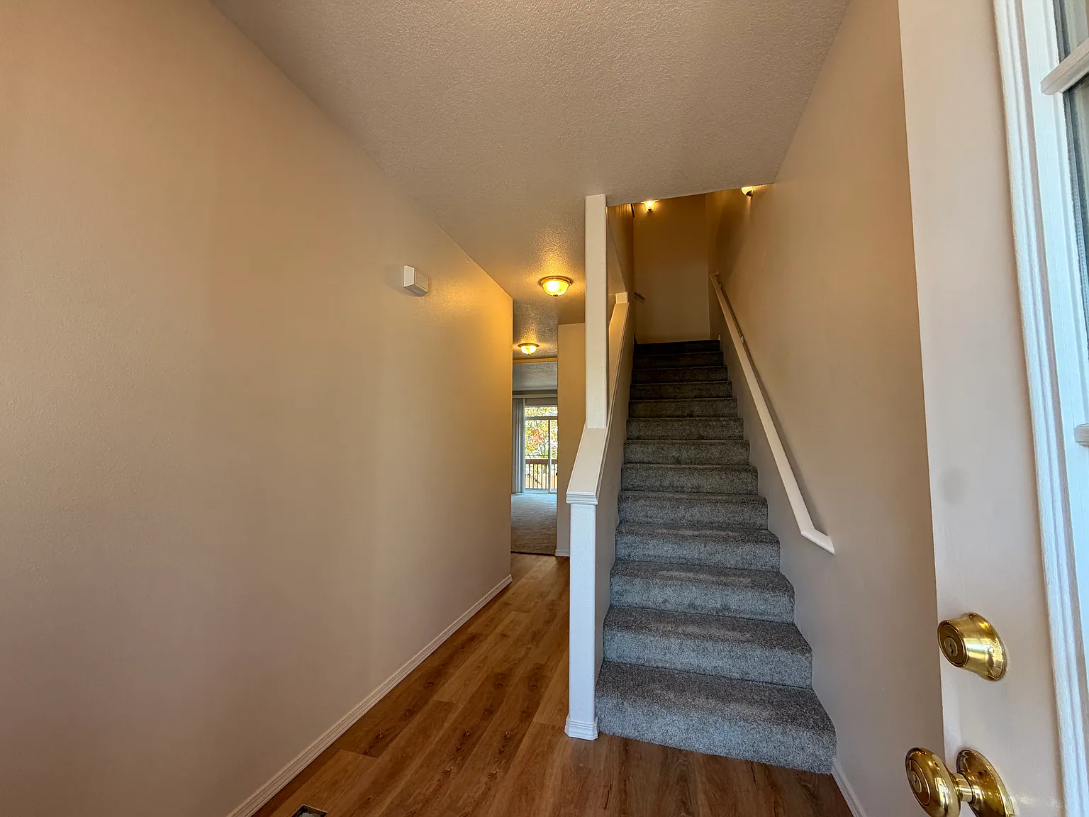 3 bed, 2.5 bath, 1723 sqft, $2,550 — Photo 4