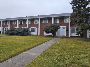 709 Old Indian Trl, Aurora, IL 60506