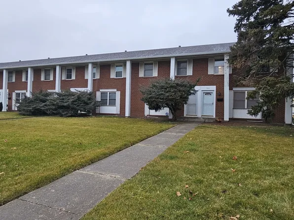 709 Old Indian Trl, Aurora, IL 60506