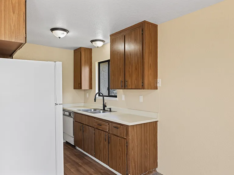 The Peppertree Apartments — Photo 7