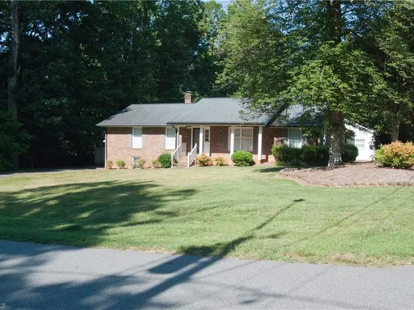 1318 Weatherbee Dr, Winston Salem, NC 27103