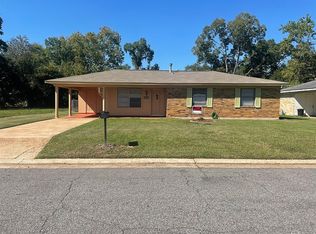 422 Greenfield Dr, Alexandria, LA 71302