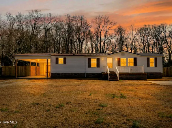 121 Woodcroft Lane, Rocky Point, NC 28457