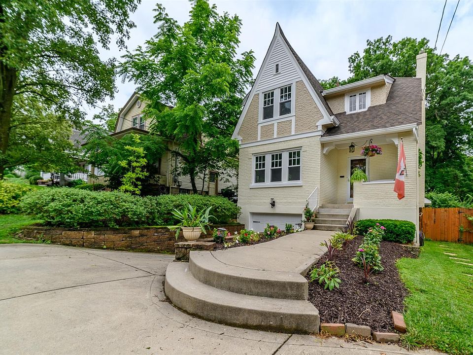 2nd image of 883 Tweed Ave
