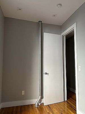 5th image of 124 E 103rd St APT 10