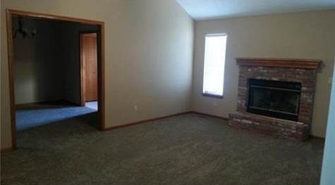3rd image of 902 SW Cross Creek Dr