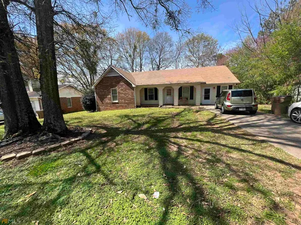 6079 Chaseland Dr, Rex, GA 30273