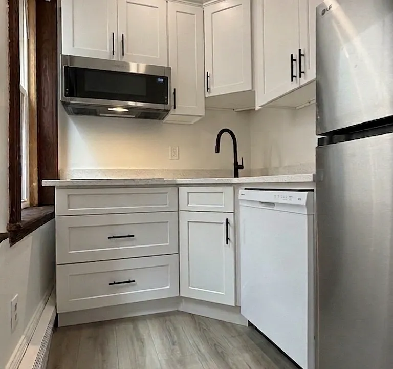 33 Charter St #3R